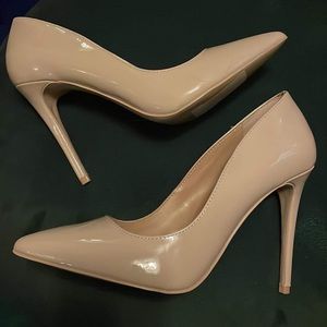 Size 9 nude Spring heels. Brand new in box